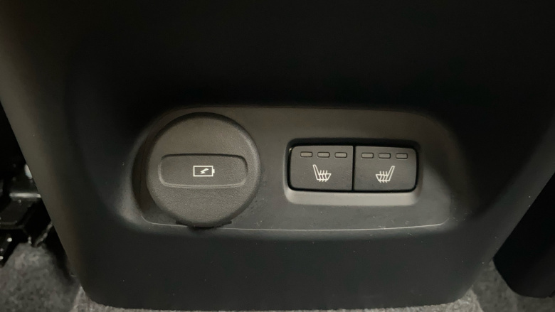 Volvo XC40 2.0 B4P Ultra Dark 5dr Auto Petrol Estate